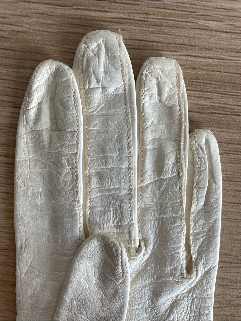 Vintage leather gloves silk lined 60s Sanger Harris cream bridal scalloped - Picture 3 of 7